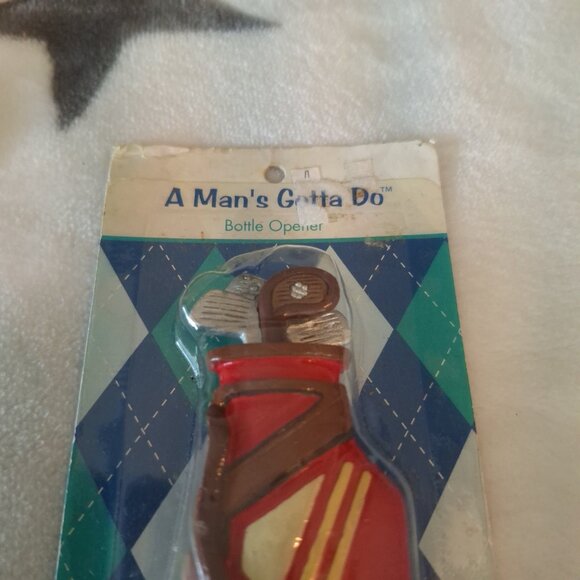 "A Man's Gotta Do" Golf Bag Bottle Opener by Russ New Old Stock Handpainted - Picture 2 of 6